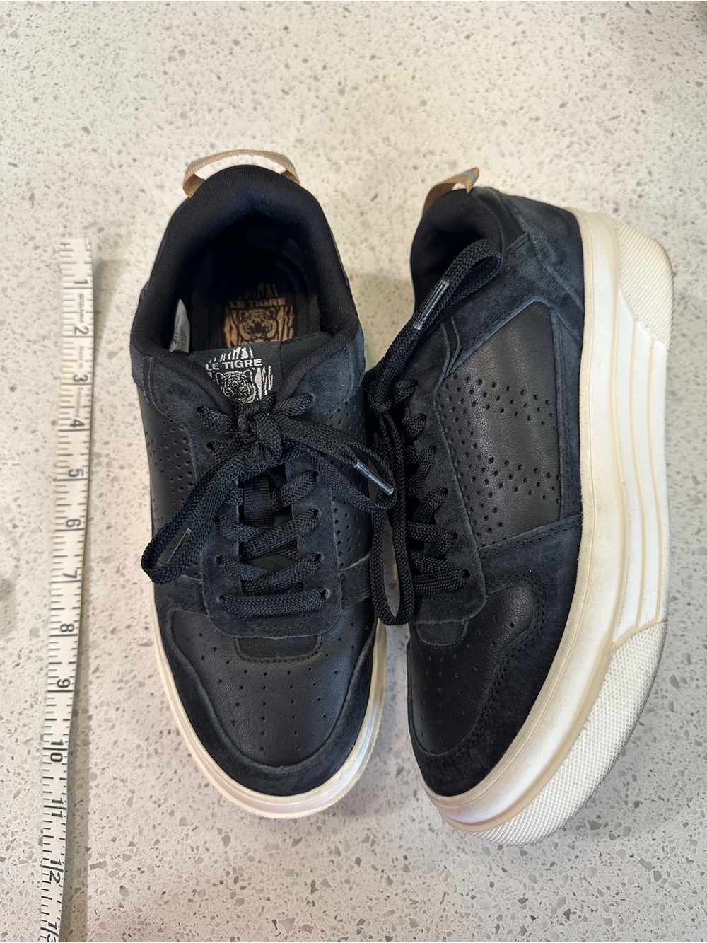 Le Tigre Black Low-Top Lace-Up Sneakers with Off-White Sole